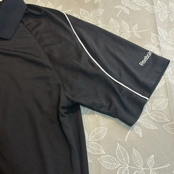 Men’s Reebok Golf Shirt. - Picture 3 of 6